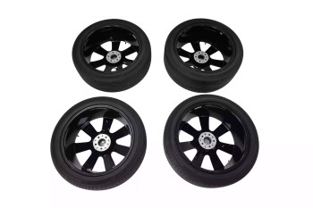 ROLLS-ROYCE-CULLINAN-21-Factory-Wheels-Silver-and-black-for-sale-in-Dubai-01-scaled