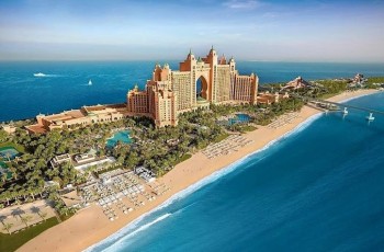 Explore the exciting Aquaventure water park in Dubai - Dubai Water Park