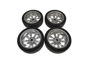 Rolls-Royce-Wraith-Dawn-Original-Tires-Set-for-sale-in-dubai-1-scaled