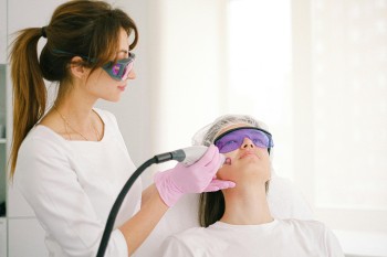 Hydrafacial Dubai at Nyle Skin: Get Instant Glow & Deep Hydration
